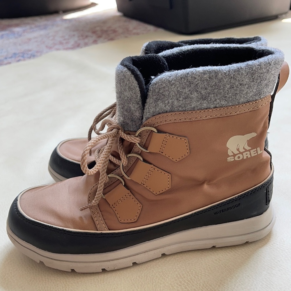 Camel SOREL EXPLORER CARNIVAL SPORT BOOTIE